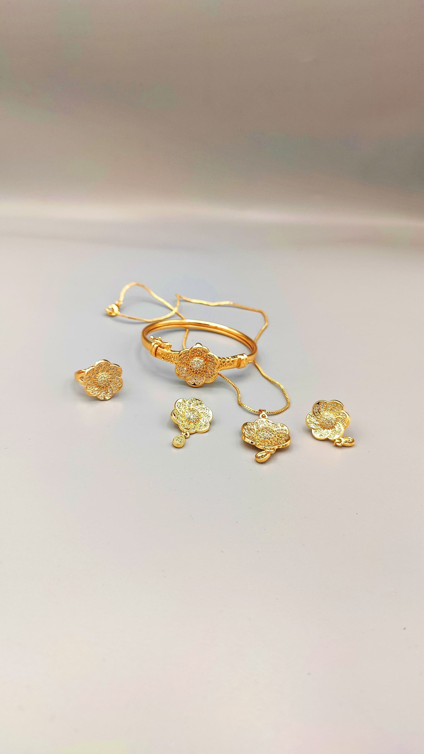 Blossom Luxe – Exquisite Floral Jewelry Set