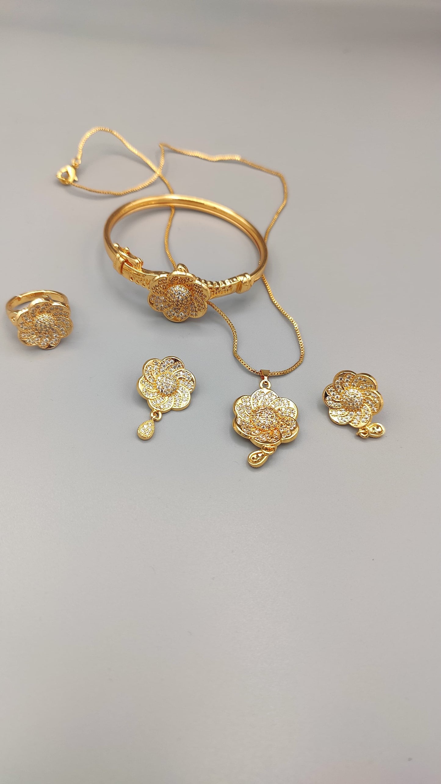 Blossom Luxe – Exquisite Floral Jewelry Set