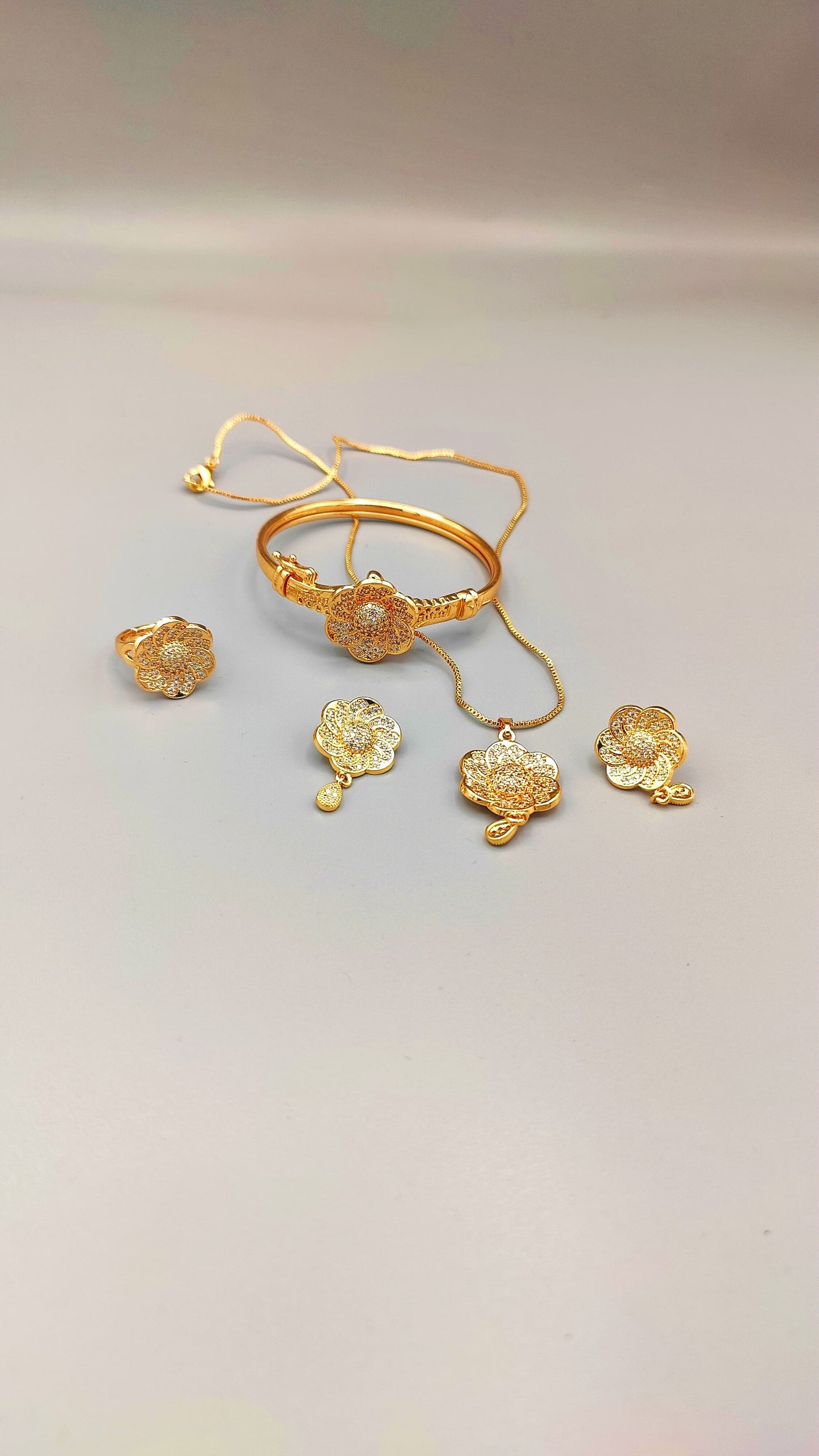 Blossom Luxe – Exquisite Floral Jewelry Set
