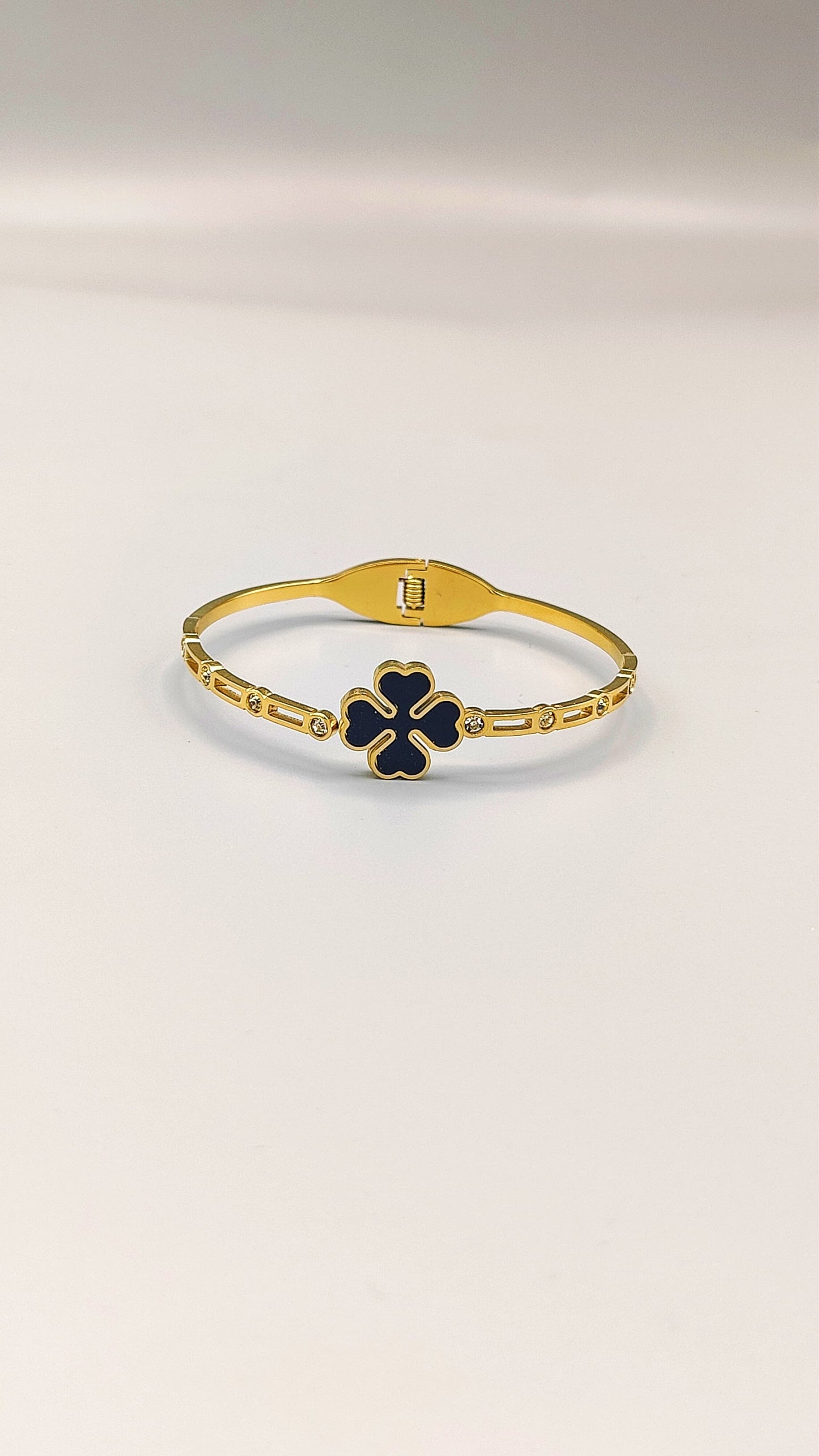 Noir Clover Bangle