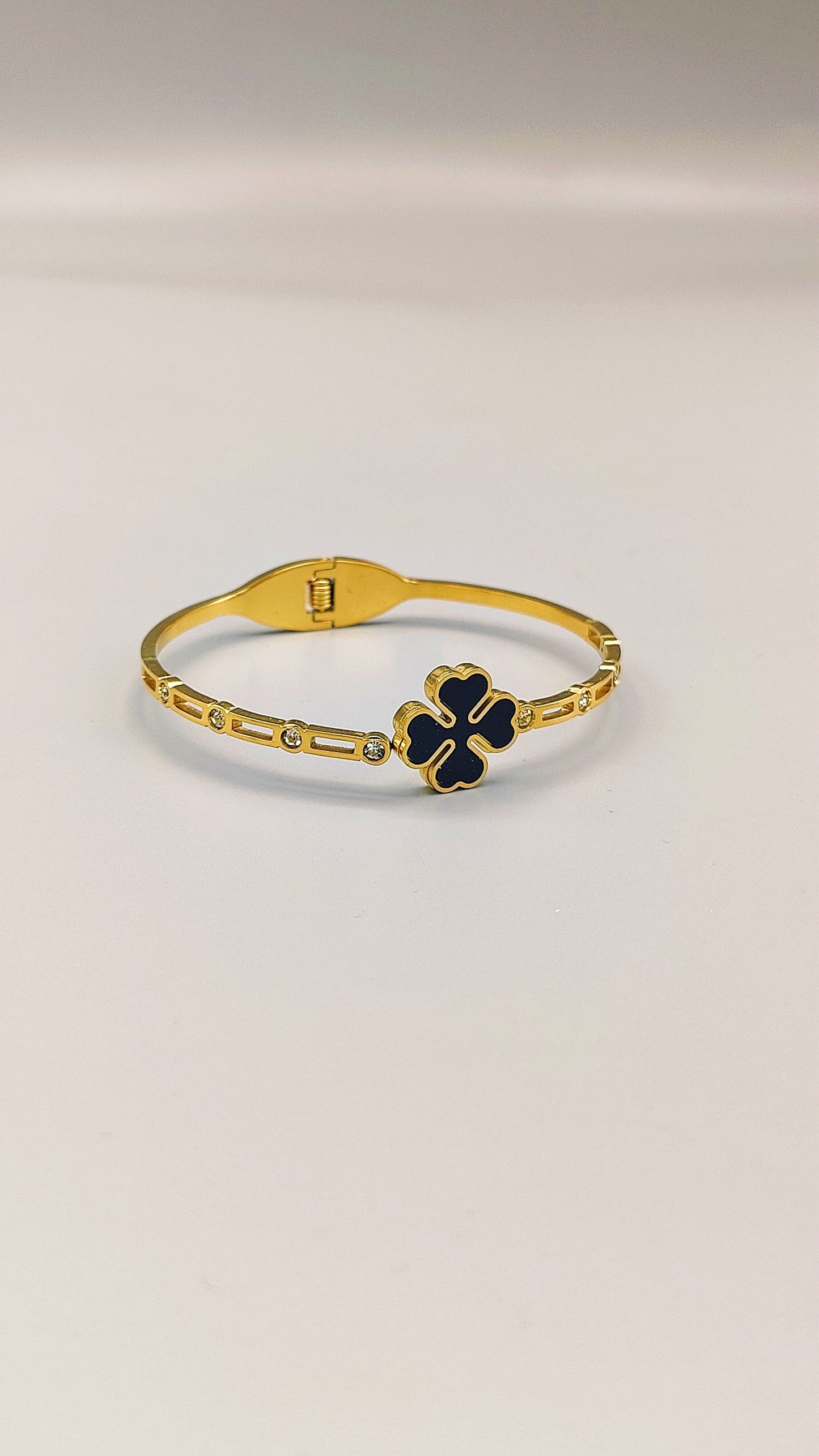 Noir Clover Bangle