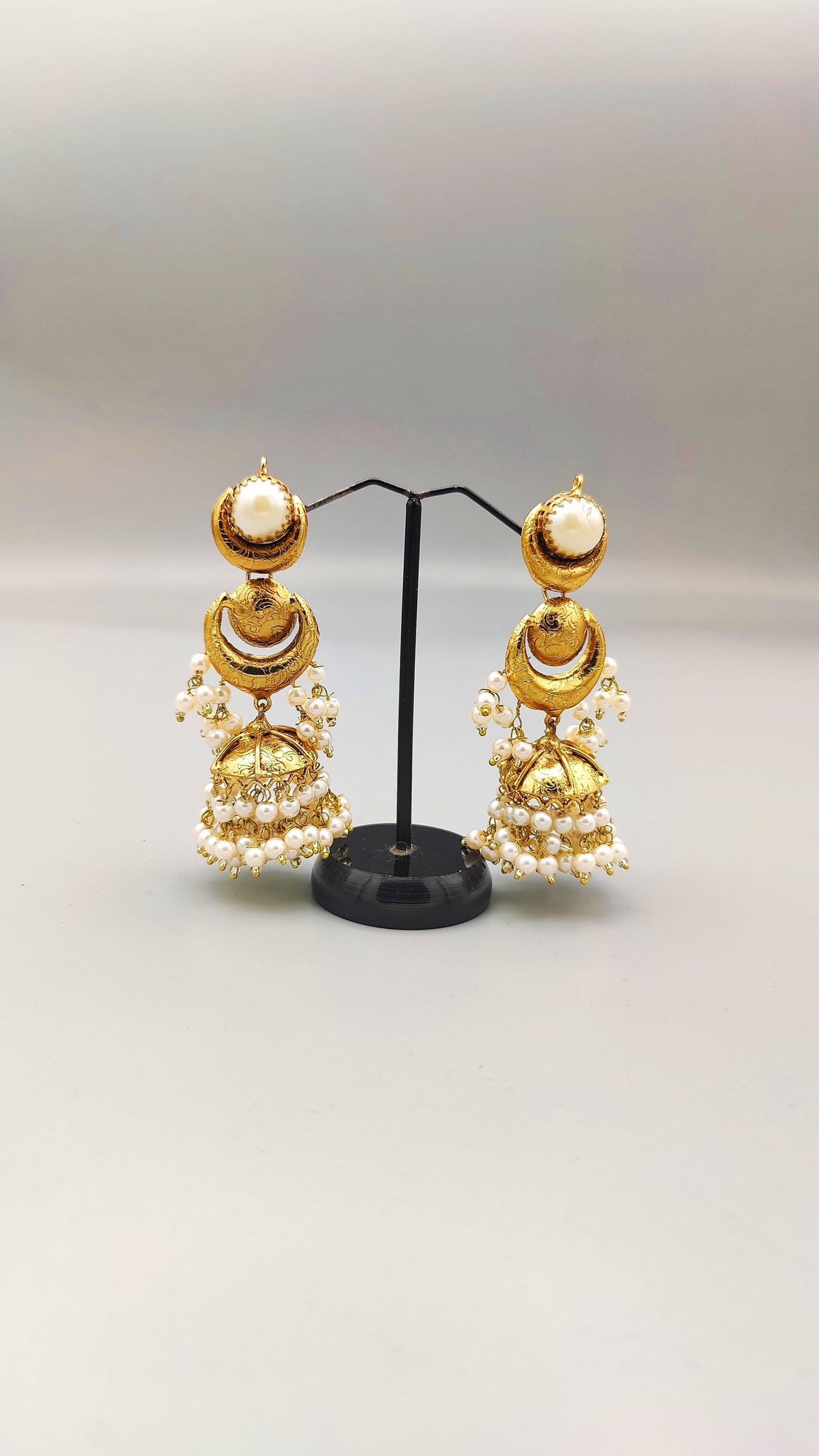 Noor Mahal Earrings (White)