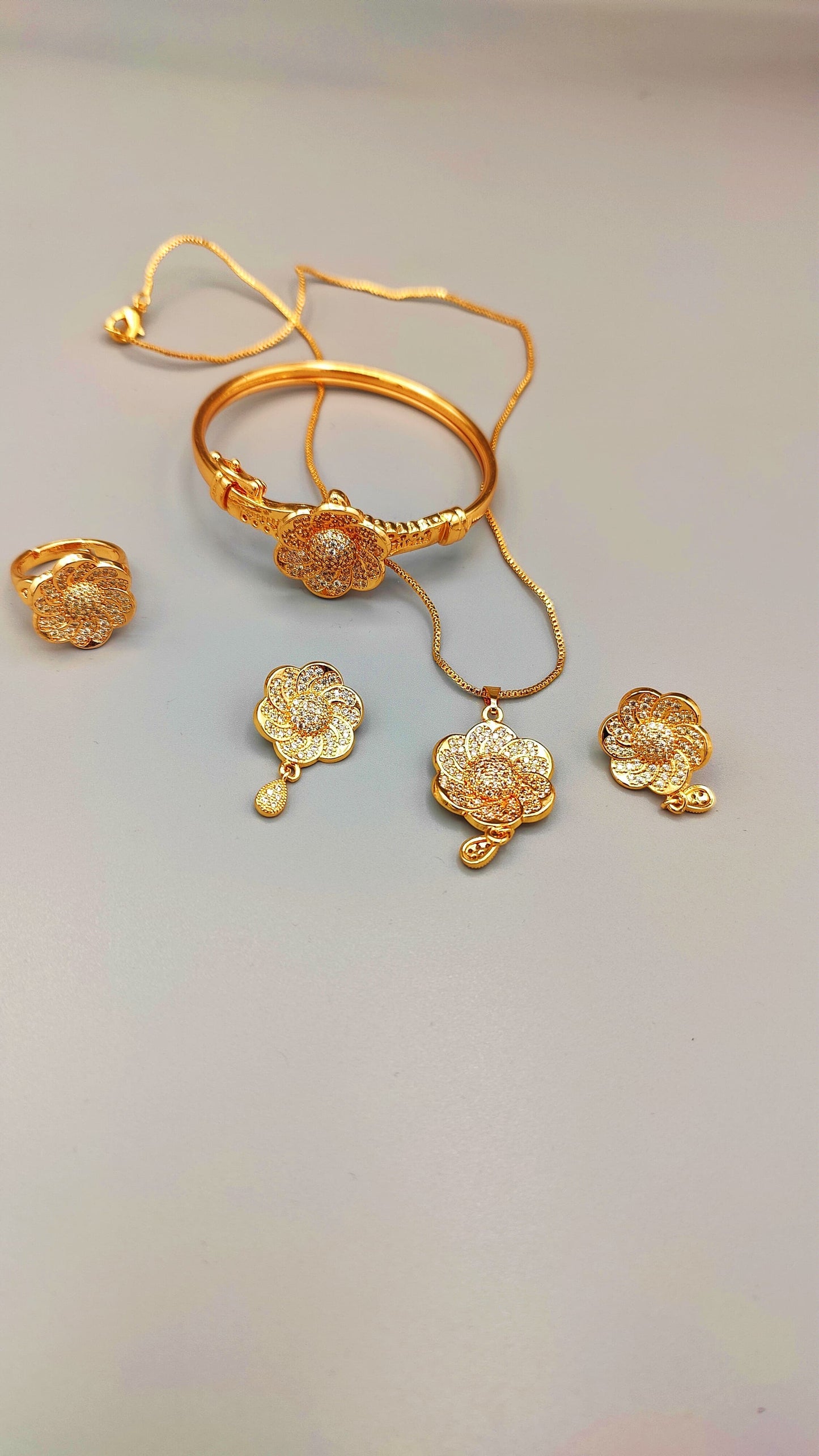 Blossom Luxe – Exquisite Floral Jewelry Set
